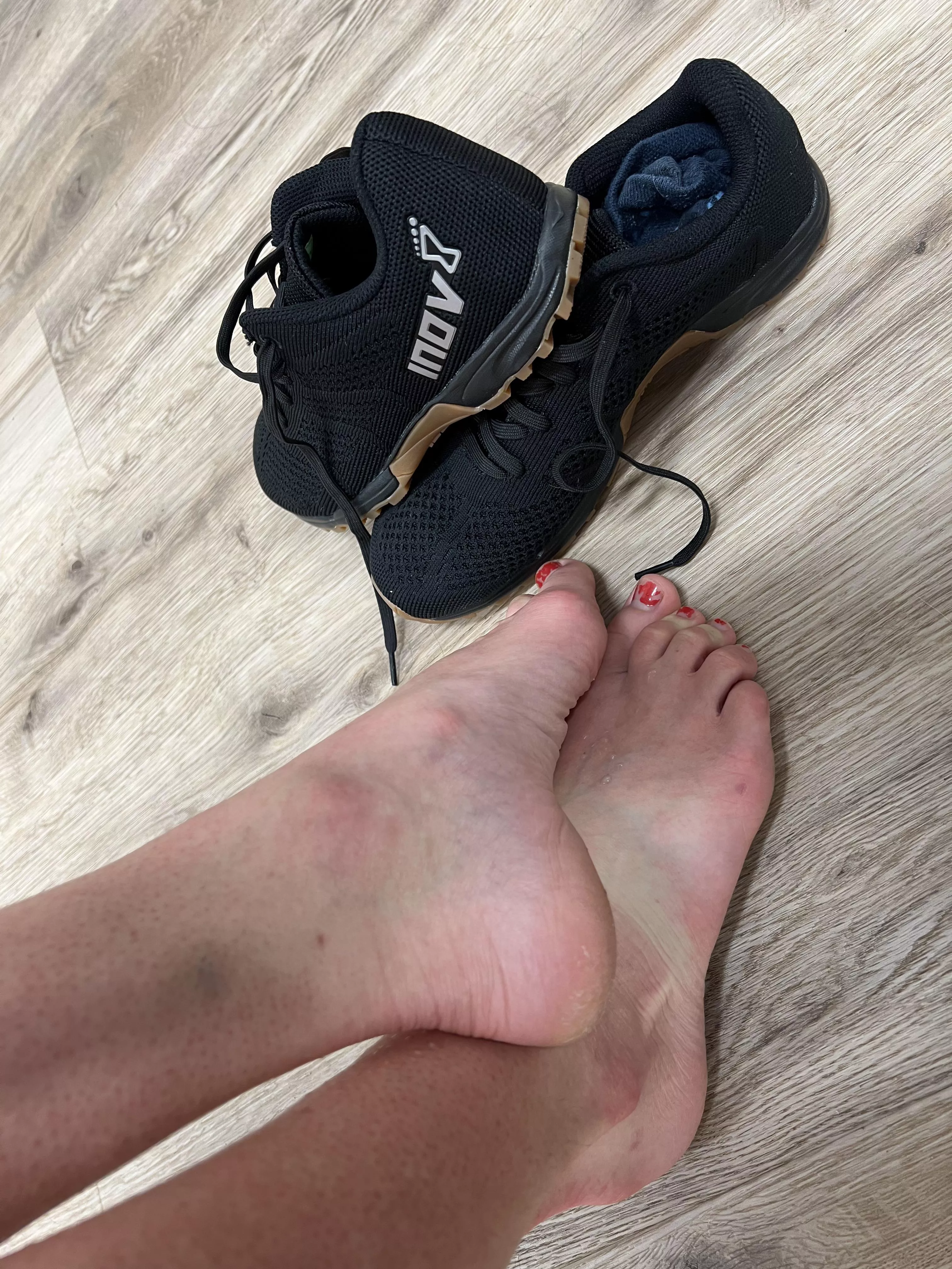After workout sweaty feet, would you like to sniff?