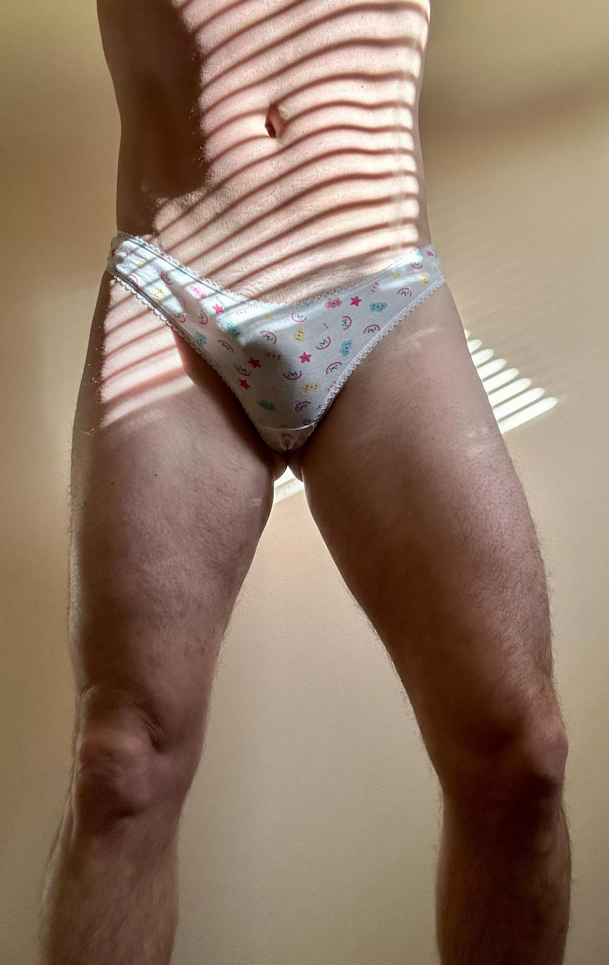 Always thought these blinds/shadow pics were sexy…