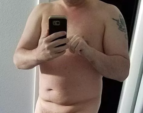 Any skinny or fit PlayStation players into someone like me? I am well endowed.