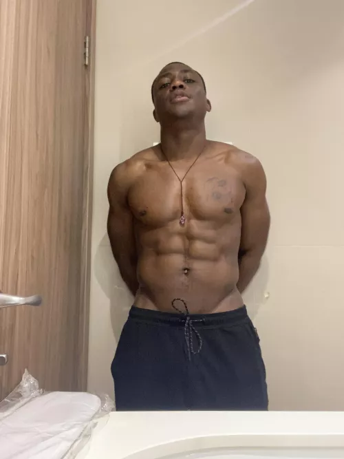 Anyone else get a little turned on from staring at their own progress pics? 🖤🍫