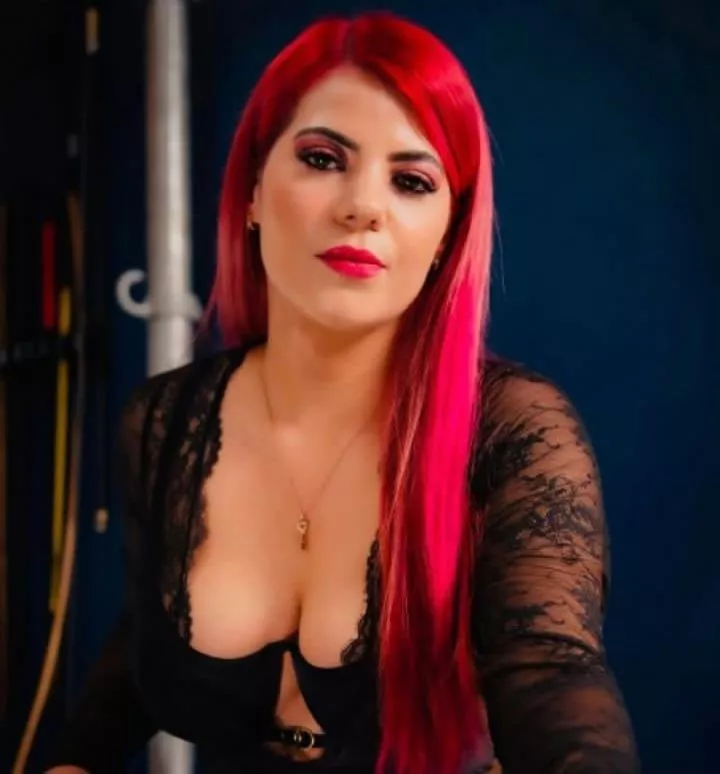 Arrows up if you are offering to be my obedient bitch[domme]