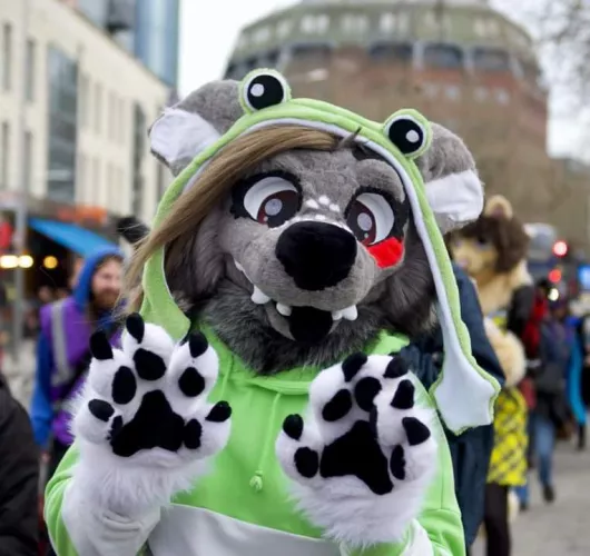 Bitches love frogs (i am bitches🐸)