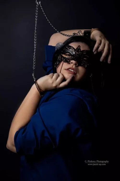 chain me up and blind fold me. love my most recent photoshoot