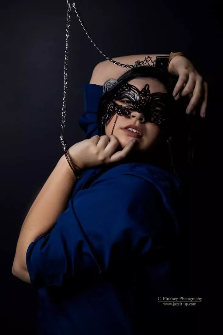 chain me up and blind fold me. love my most recent photoshoot