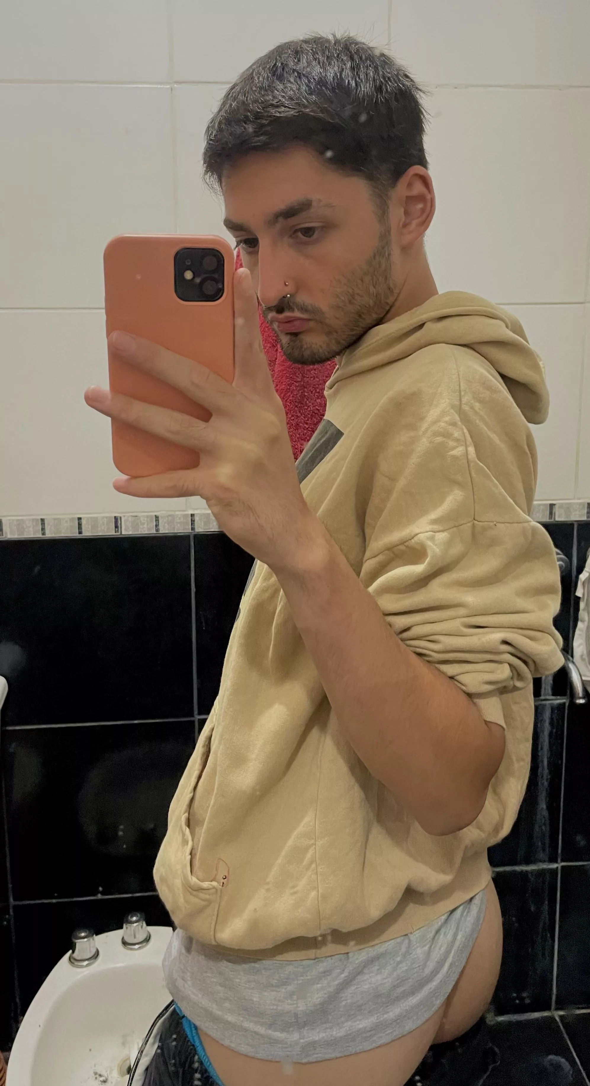 do you want some of this? 🍑📩📩