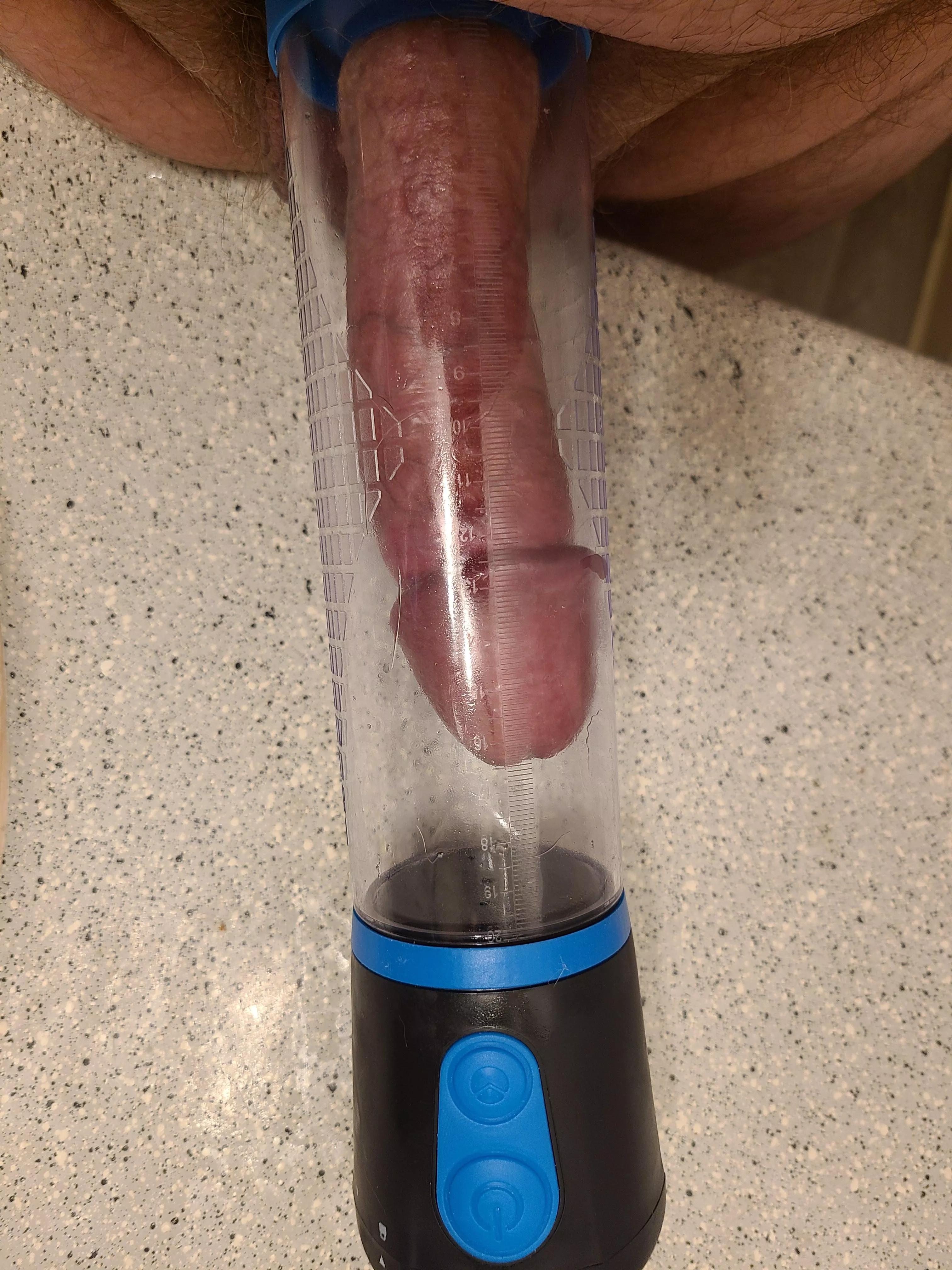 Even a bottom likes a good pump session!