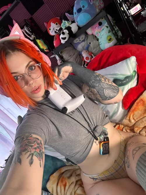 Good morning! BBC loving gamer girl, come use your giant cock to fill my little pussy daddy. 🥰😇 @mercyfay I’ll be live in just a little bit!