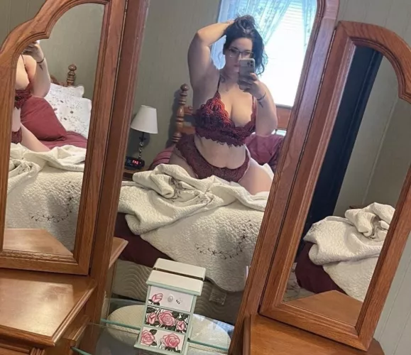 Guess what I’m doing? 😇😇😘 God I’m so fucking wet right now.