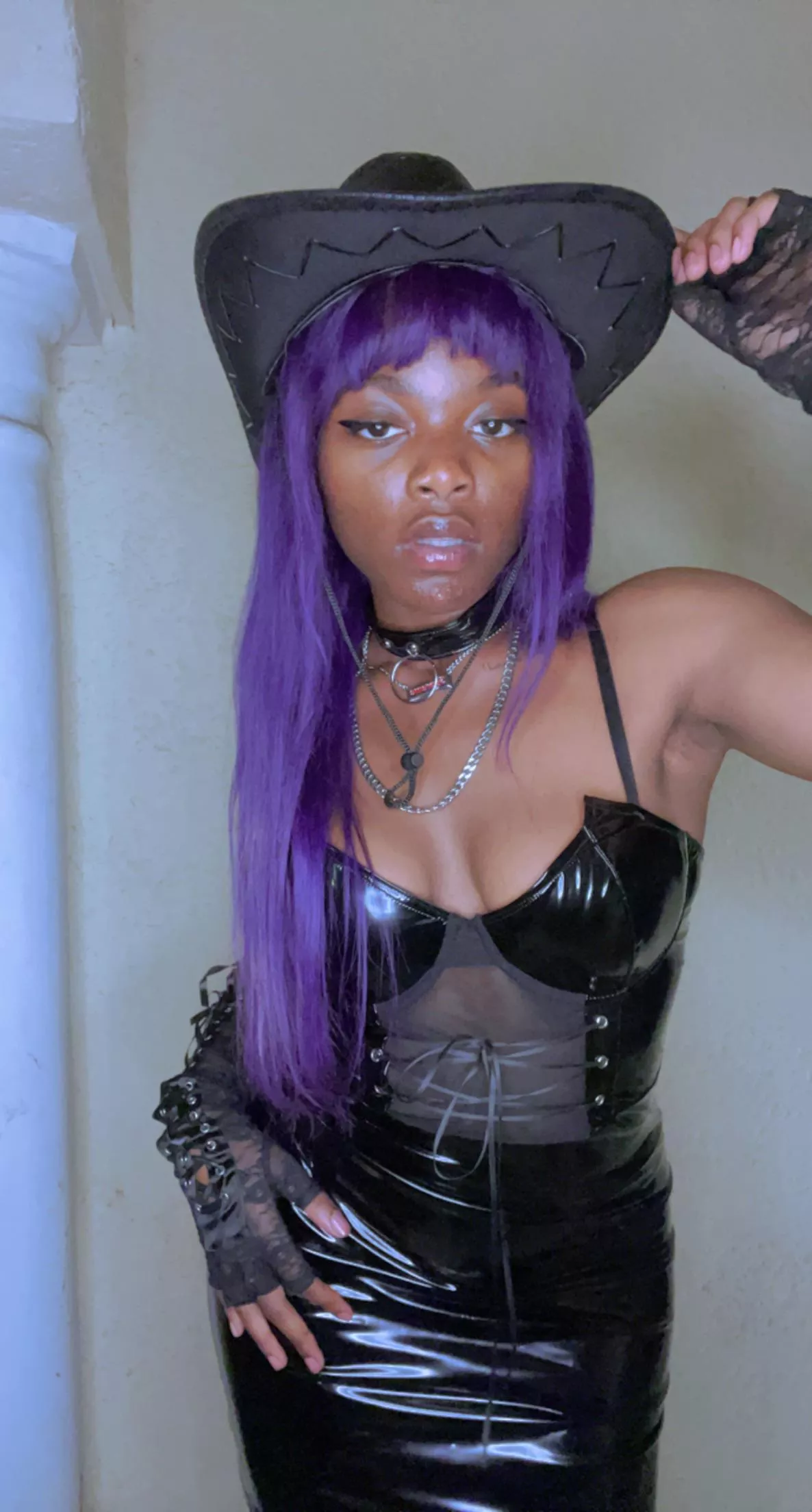 Happy Monday to all my shiny ones 🖤