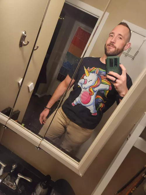 hey! happy Monday! it's gonna be an amazing day! don't forget how awesome you are!