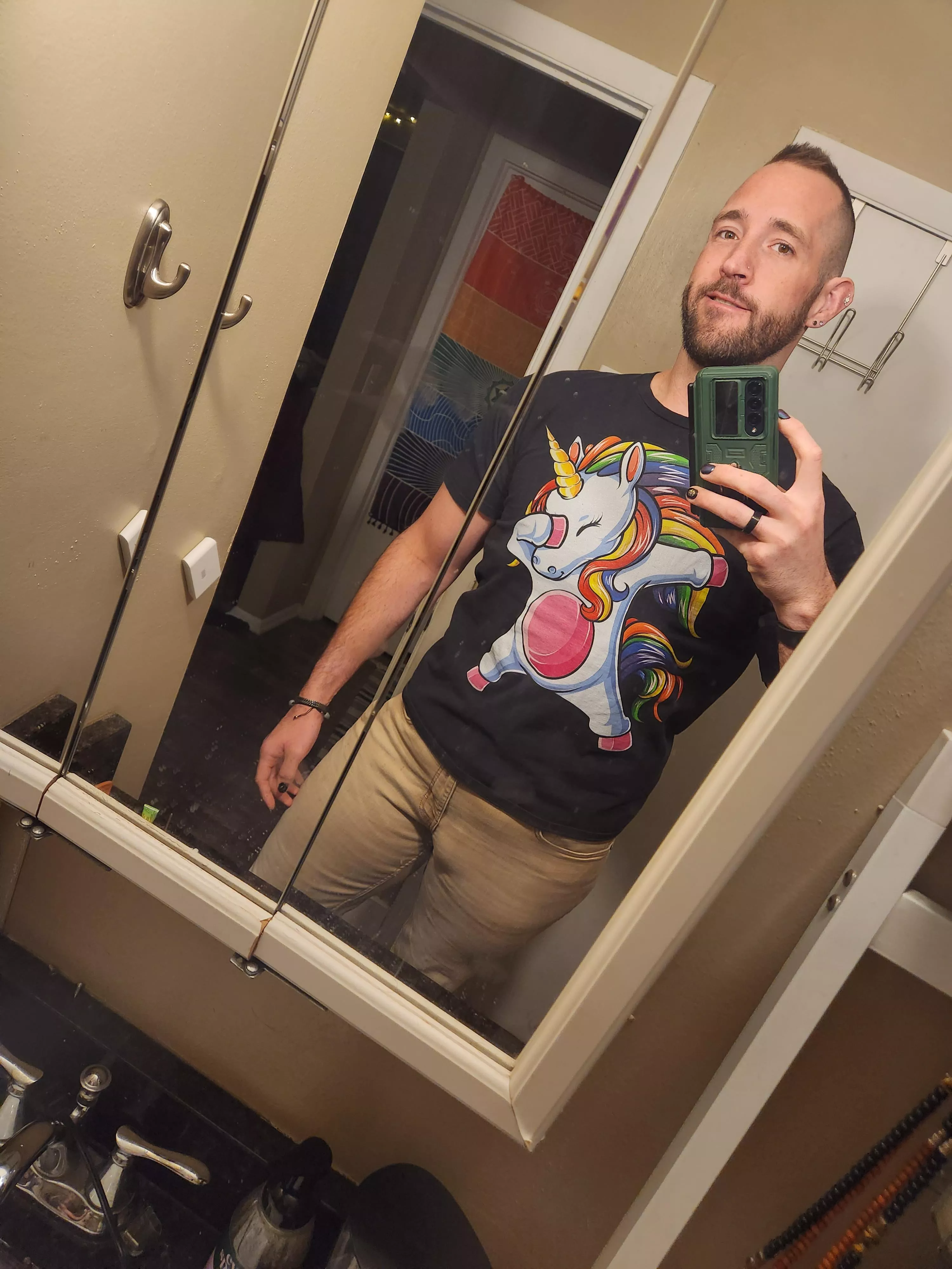 hey! happy Monday! it's gonna be an amazing day! don't forget how awesome you are!