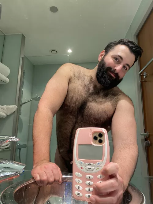 Hotel bathroom lighting is good for accentuating that nice fur, happy Monday everyone 💖🇸🇪