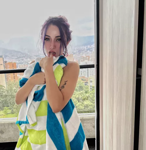 I am cold and You are hot.....Let's play the game Hoti-Naughty.