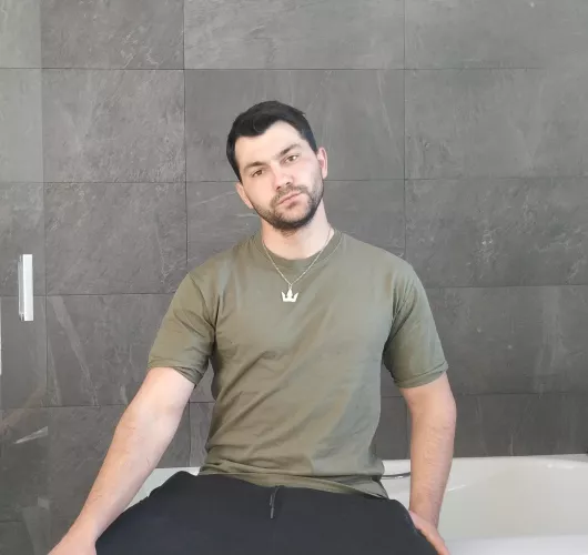 I need to make new friends, mine are too busy 😪 Oh, hello there 😙