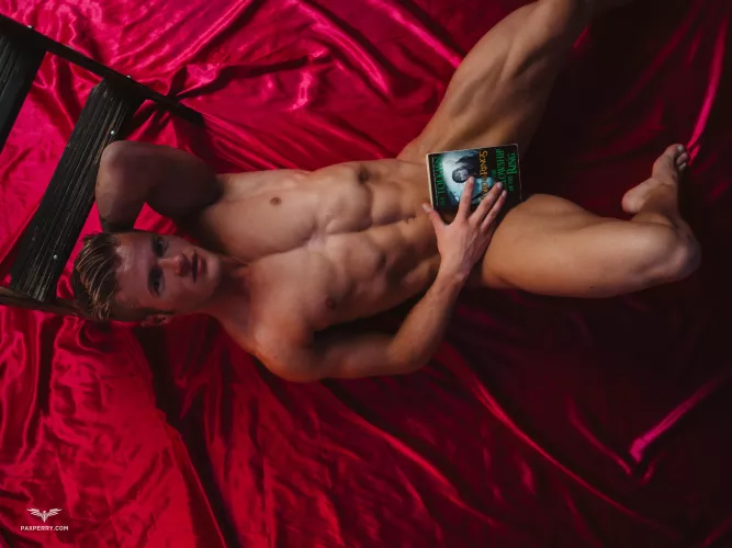 I squat, bench, dl and read all at the same time