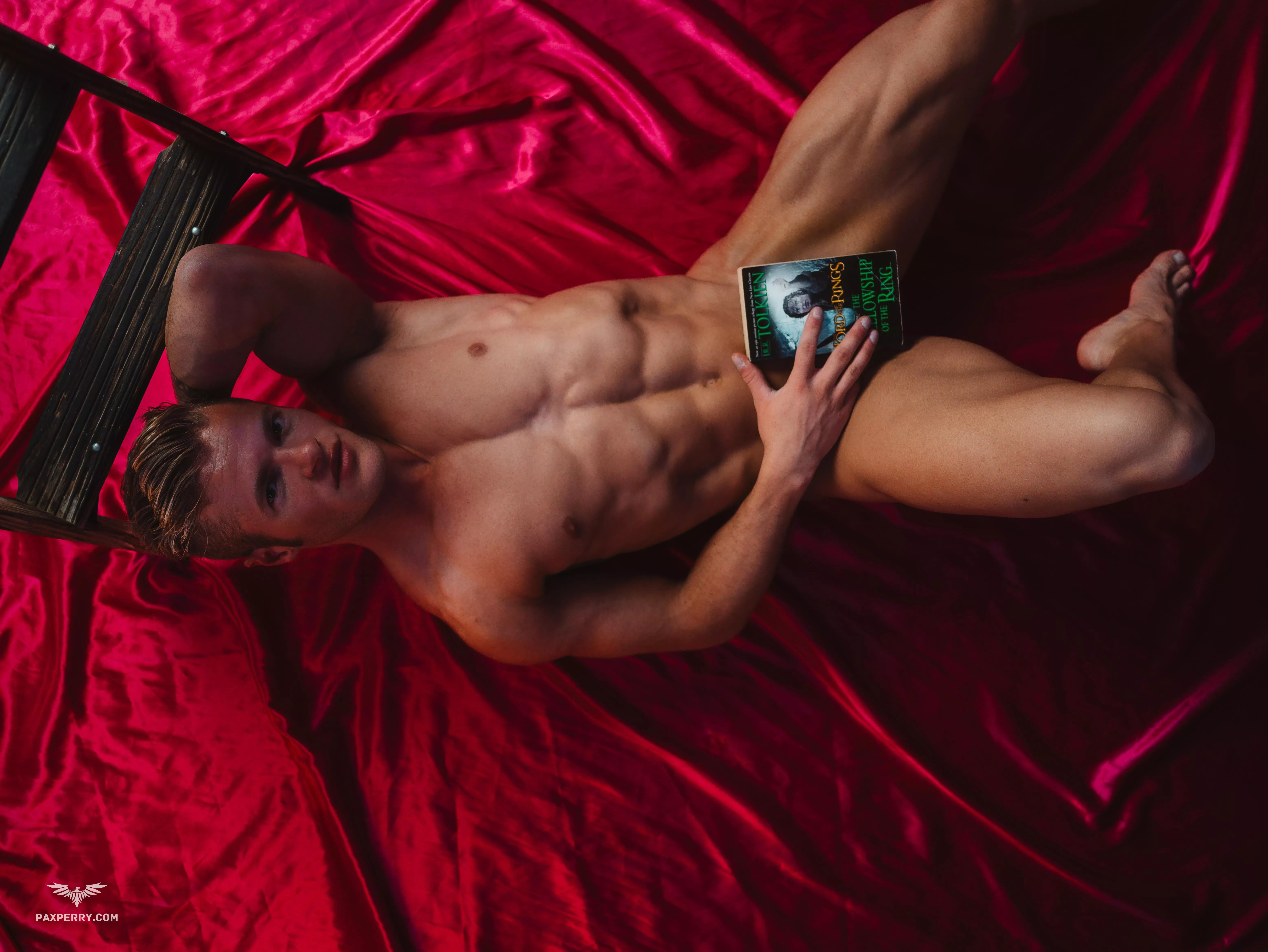 I squat, bench, dl and read all at the same time