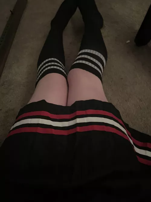 lay on the floor with me <3