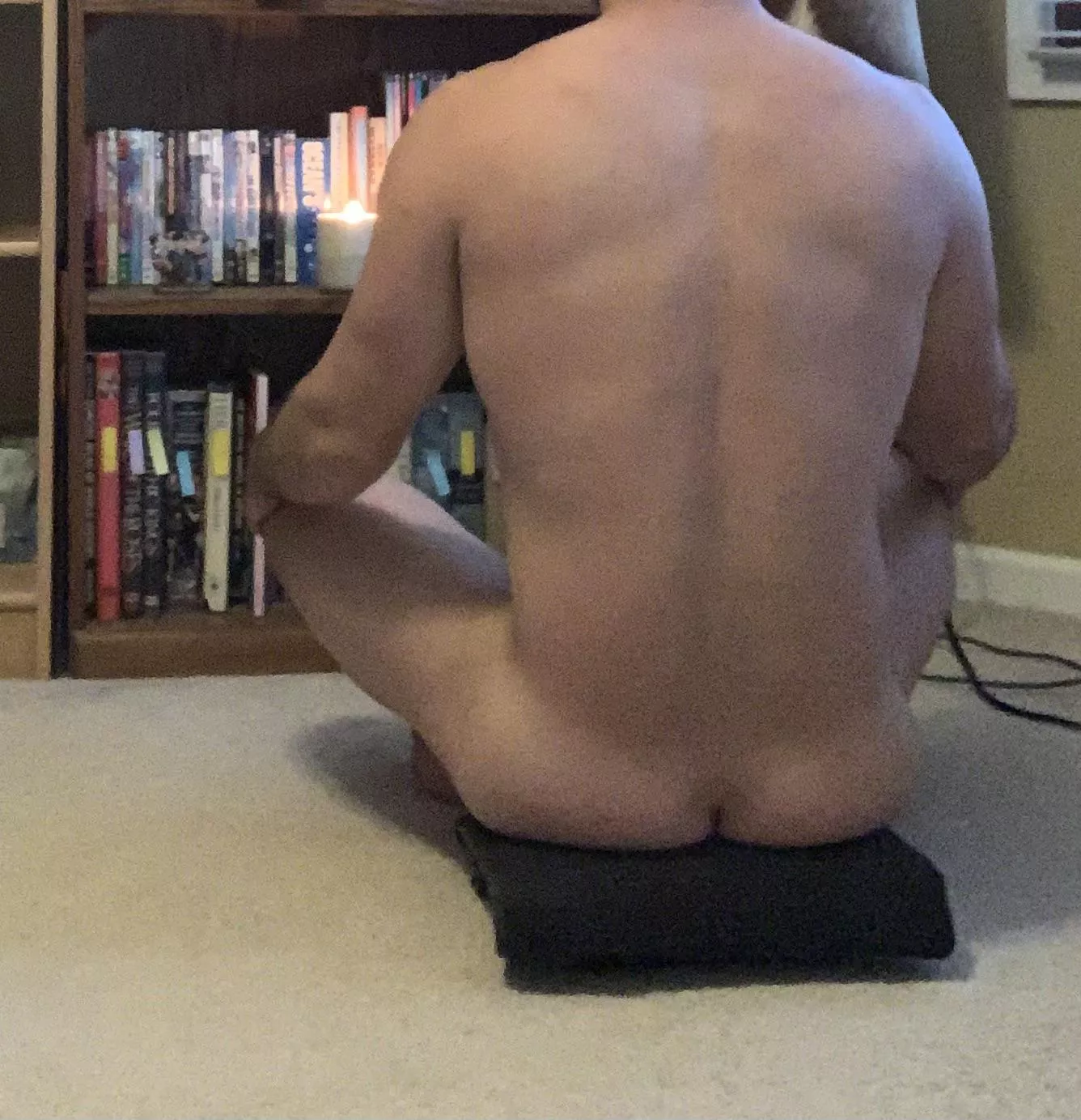 [M] Finishing the day with a wonderful meditation, but also admiring how big my back has gotten. Thank you deadlifting.