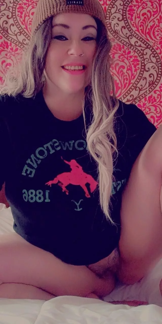 Mind if I sit this fuzzy milf pussy on your face for a bit..