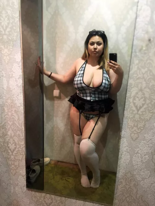 mommy needs yout attention!