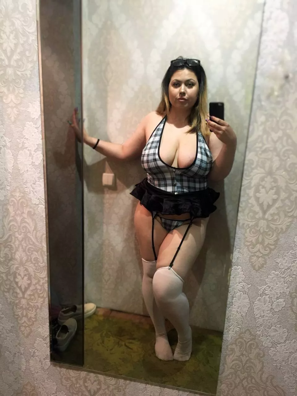 mommy needs yout attention!