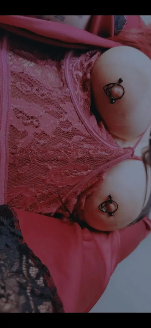 my tits are a work of art 🖤 [f]