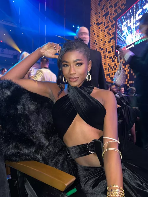 Nicole Kitt at an awards show