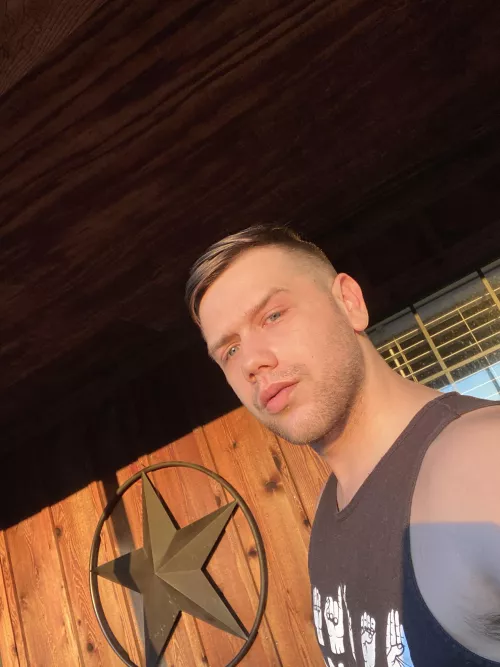 Off to the gym, I’m sticking with my New Year’s resolution this time 🙄😩