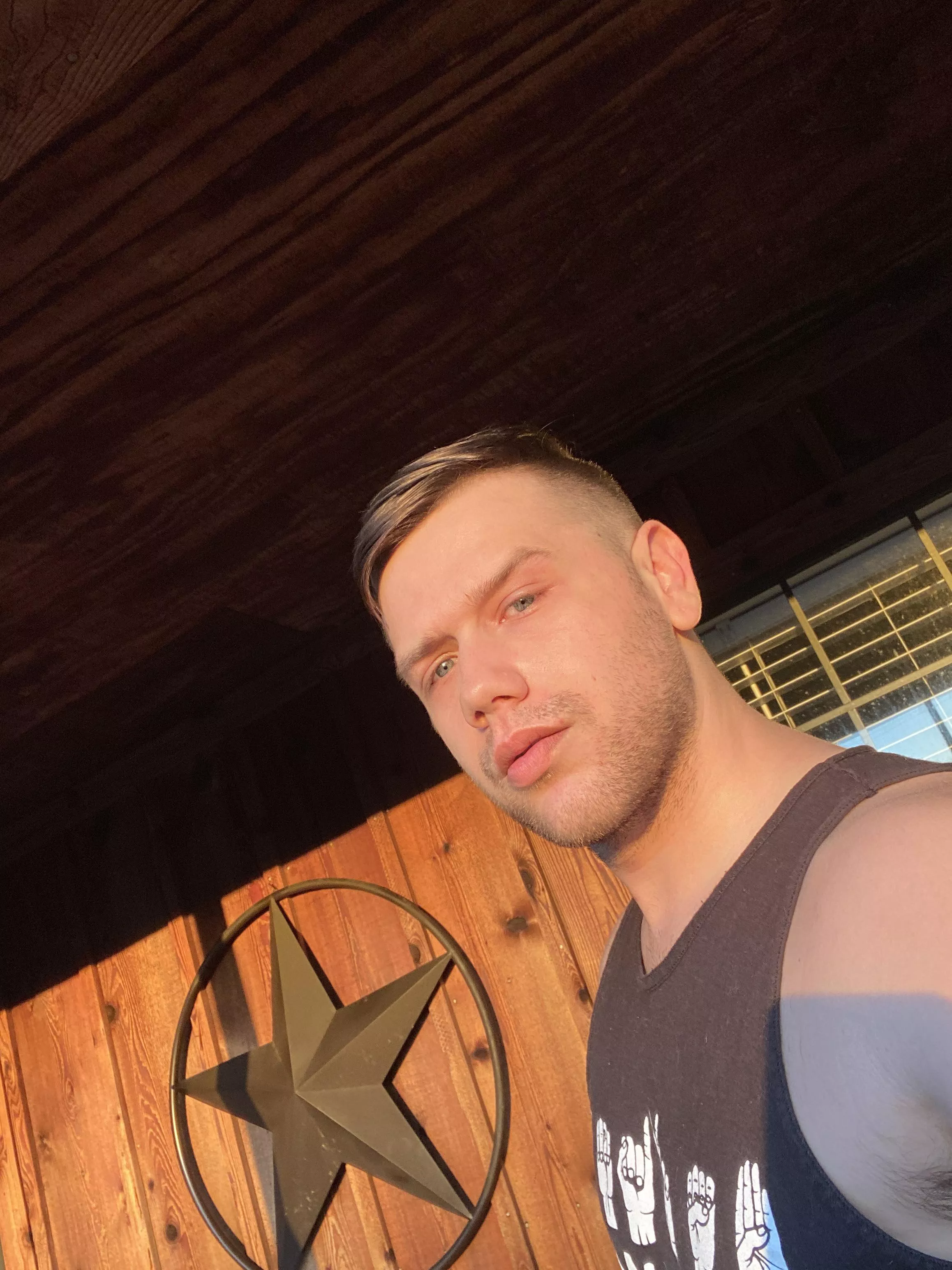 Off to the gym, I’m sticking with my New Year’s resolution this time 🙄😩