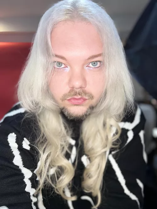 Playing a bit of DBD tonight! Who are my fellow survivors? 🔦