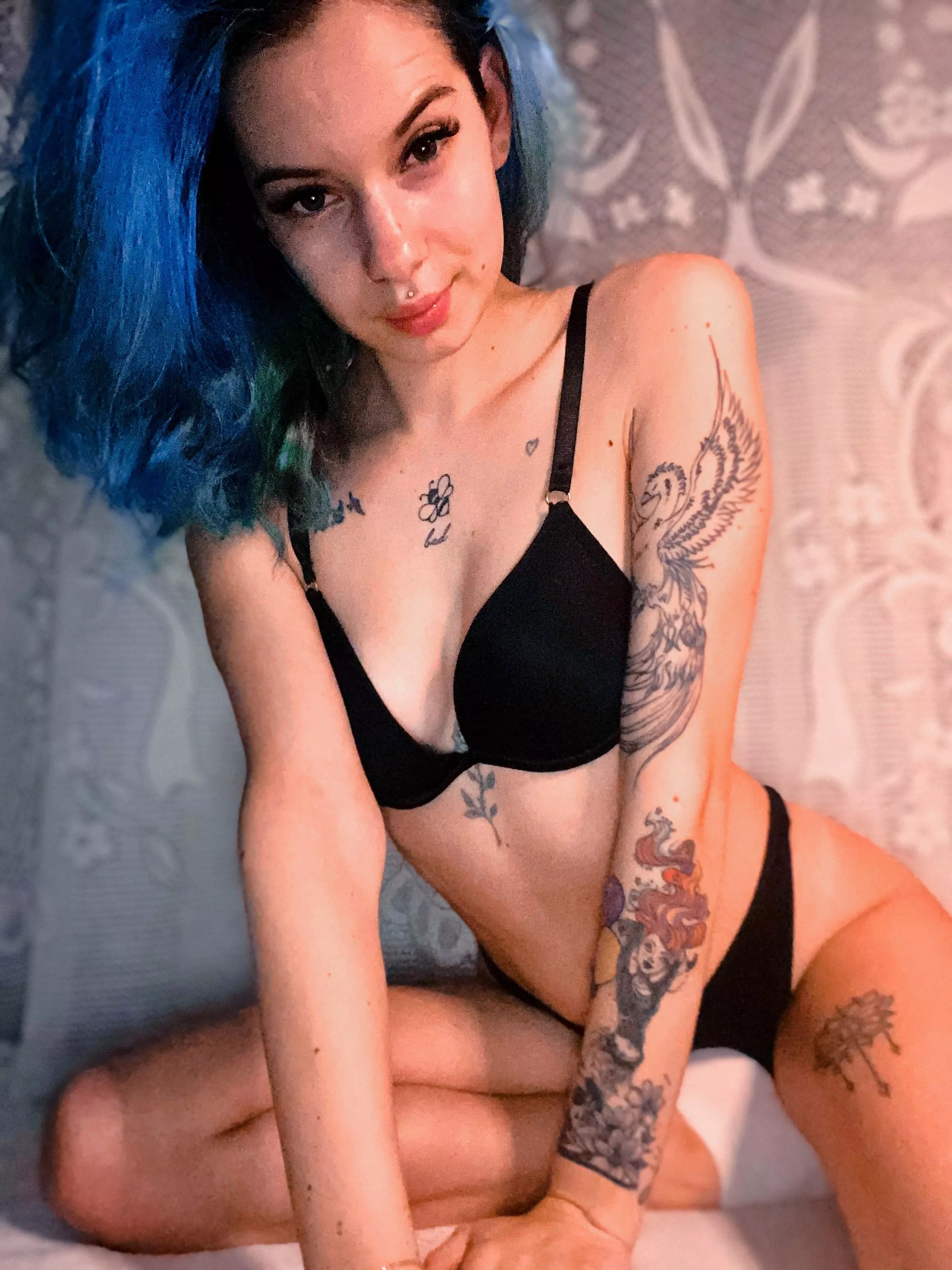 React if I can send you nudes