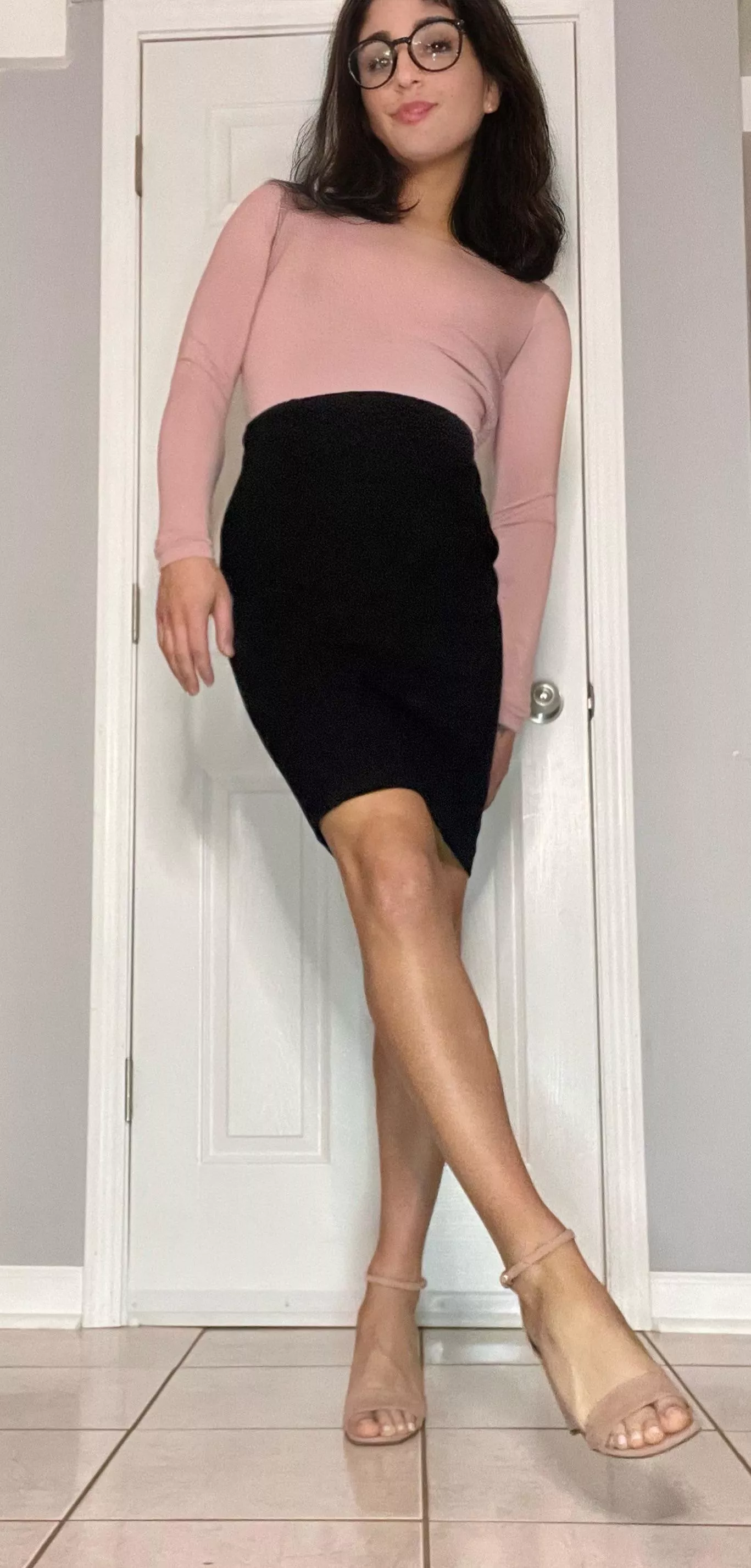 Secretary vibes, can you concentrate on work when my toes are out?