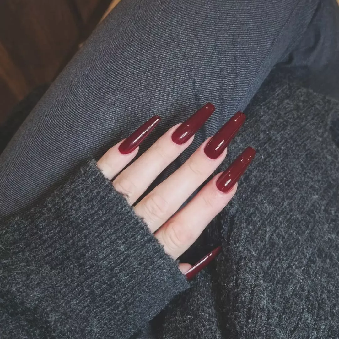 Square burgundy tips
