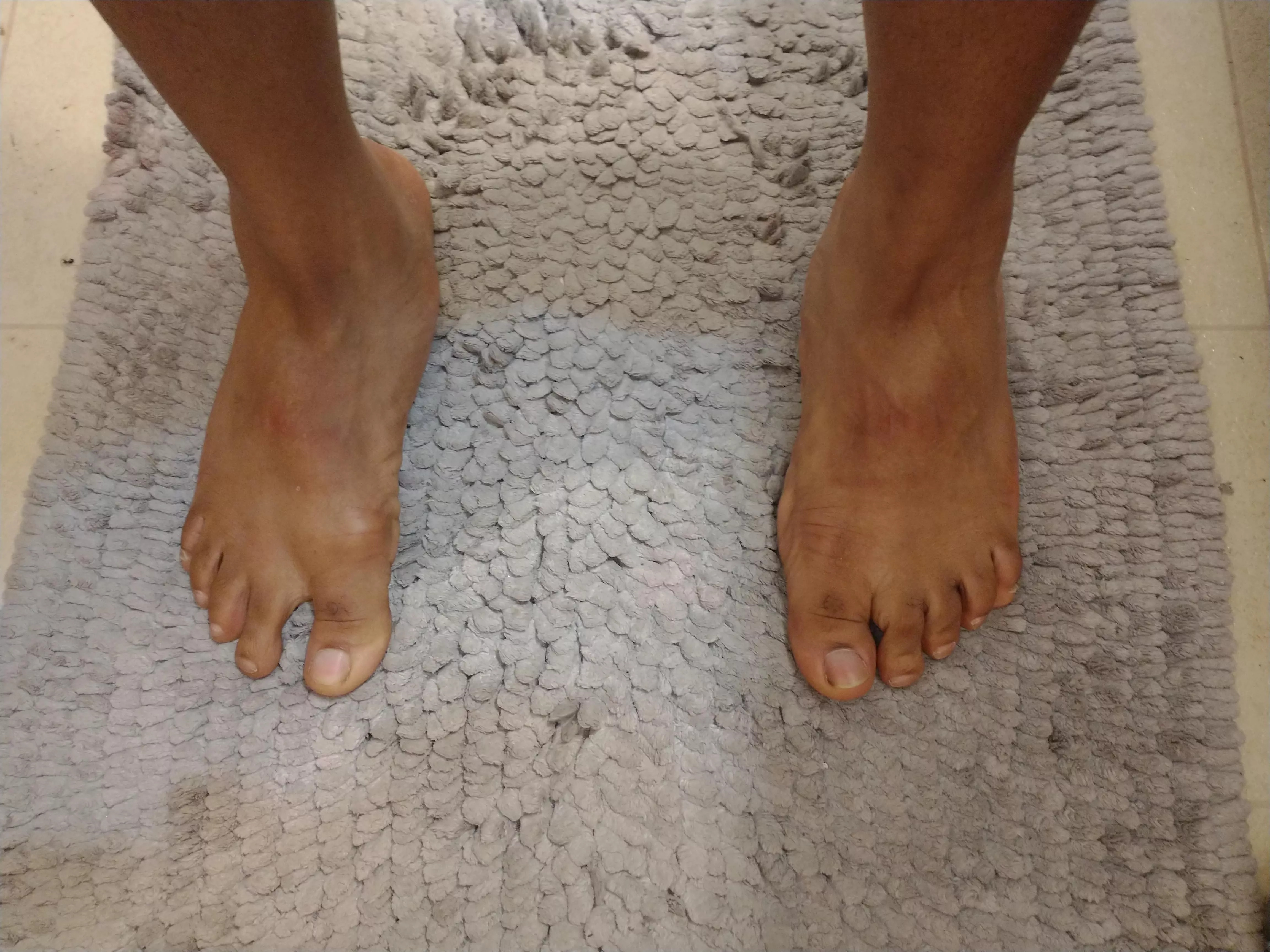 Stocky guys feet 😁.