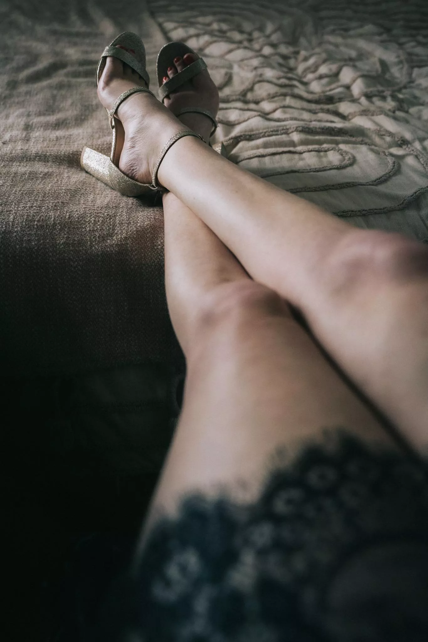 Stretching my legs and feet out after sitting in a wheelchair all day is vital 👌🏻