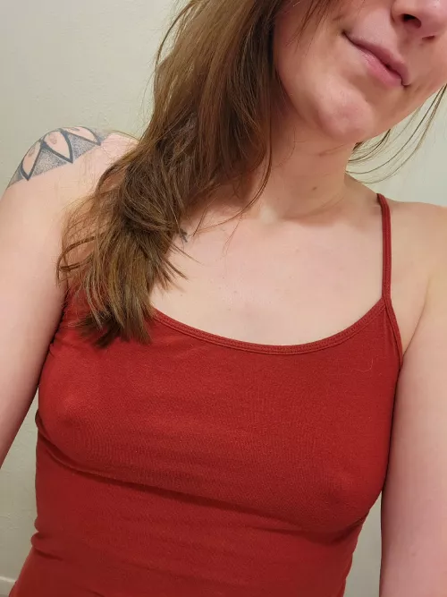 Time to start the day! The red looks 👌