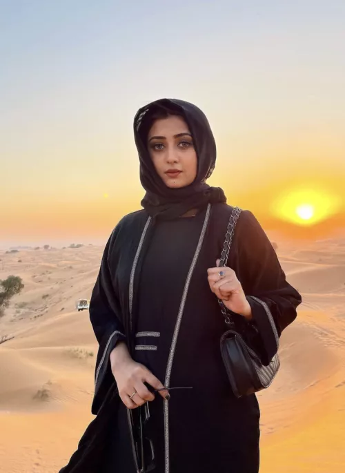 Trading my young curvy gf in exchange for porn. DM if she makes u hard.