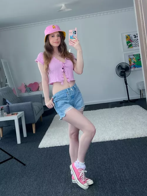 want a playful fun gf?? i'm right here. 🙋‍♀️