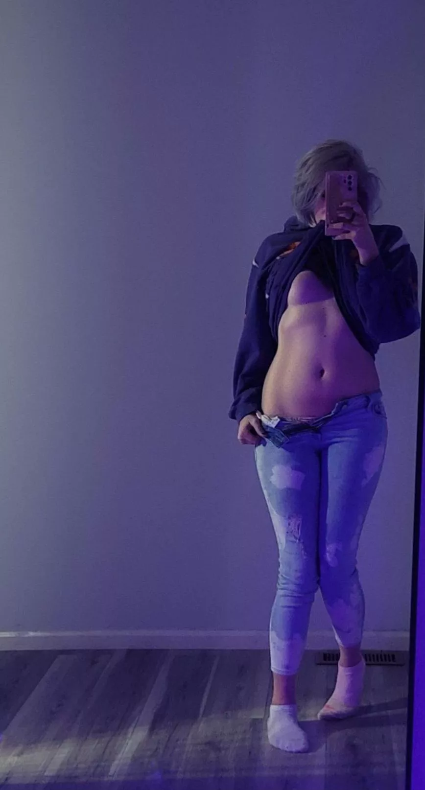 We can start with tummy kisses 😇 [img]