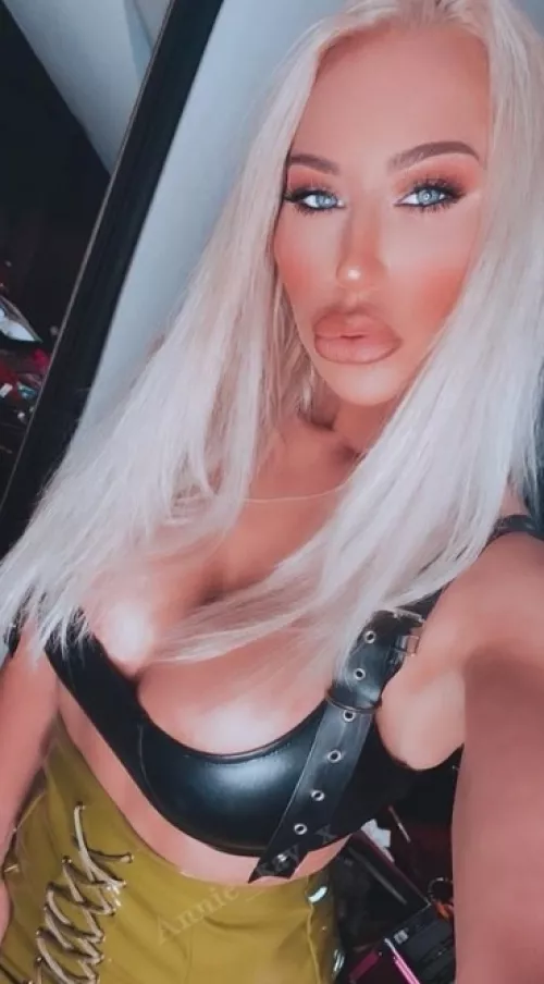 What's that? expose my tits more?