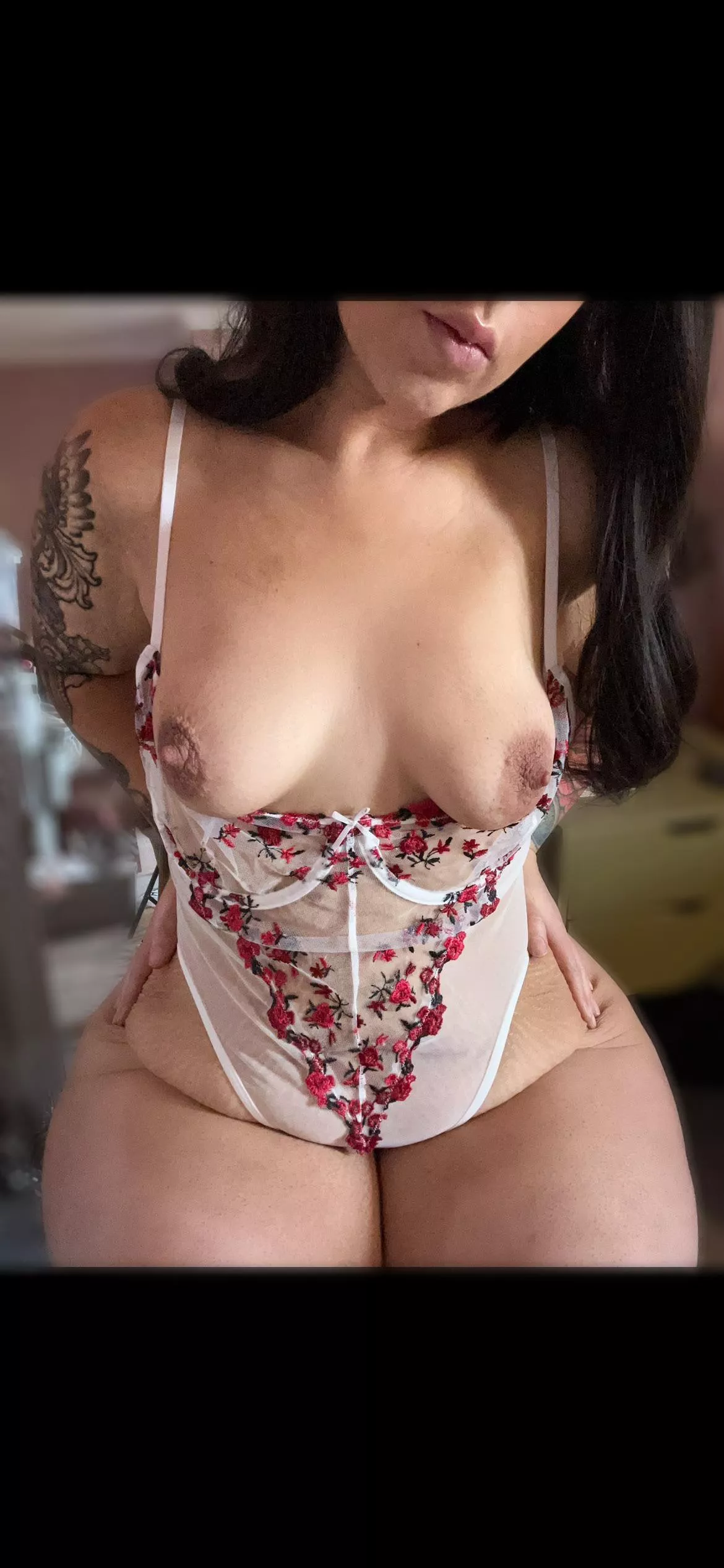 Would you fuck this Greek milf