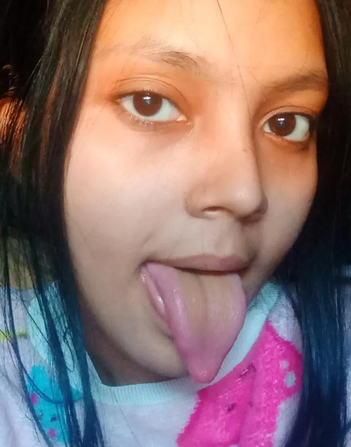 Would you like to load on my tongue 👅 Daddy?