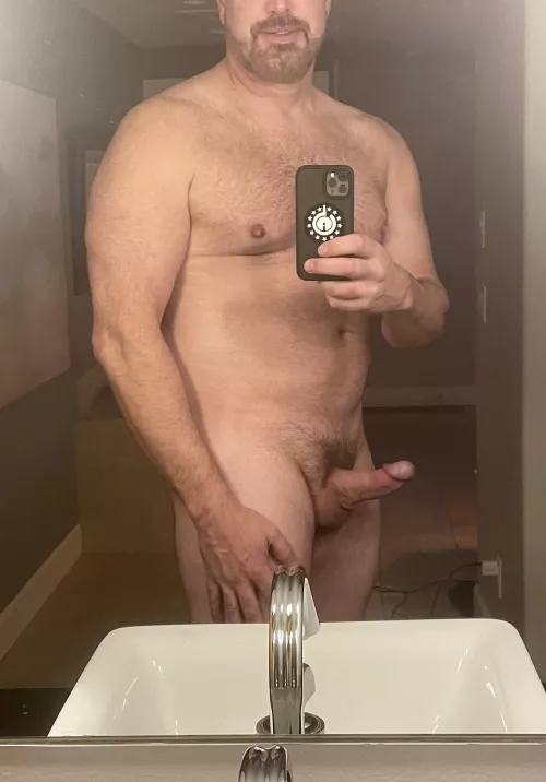 [50] Randy getting randy.