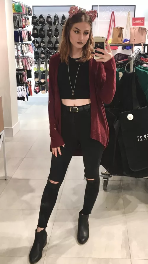 A goth kitty out & about [self]