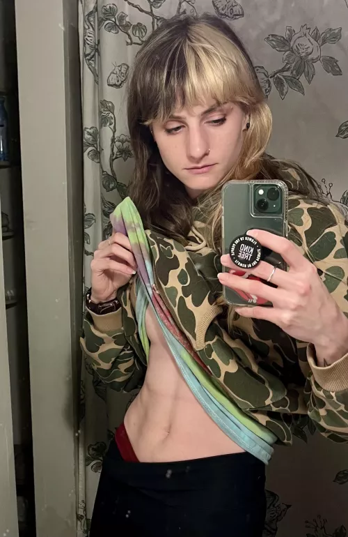 An andro tummy flash [img]