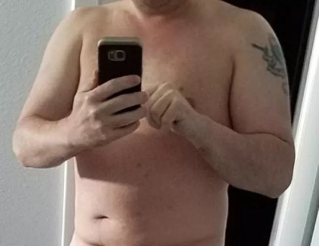 Any skinny or fit PlayStation gamers into men of my build?