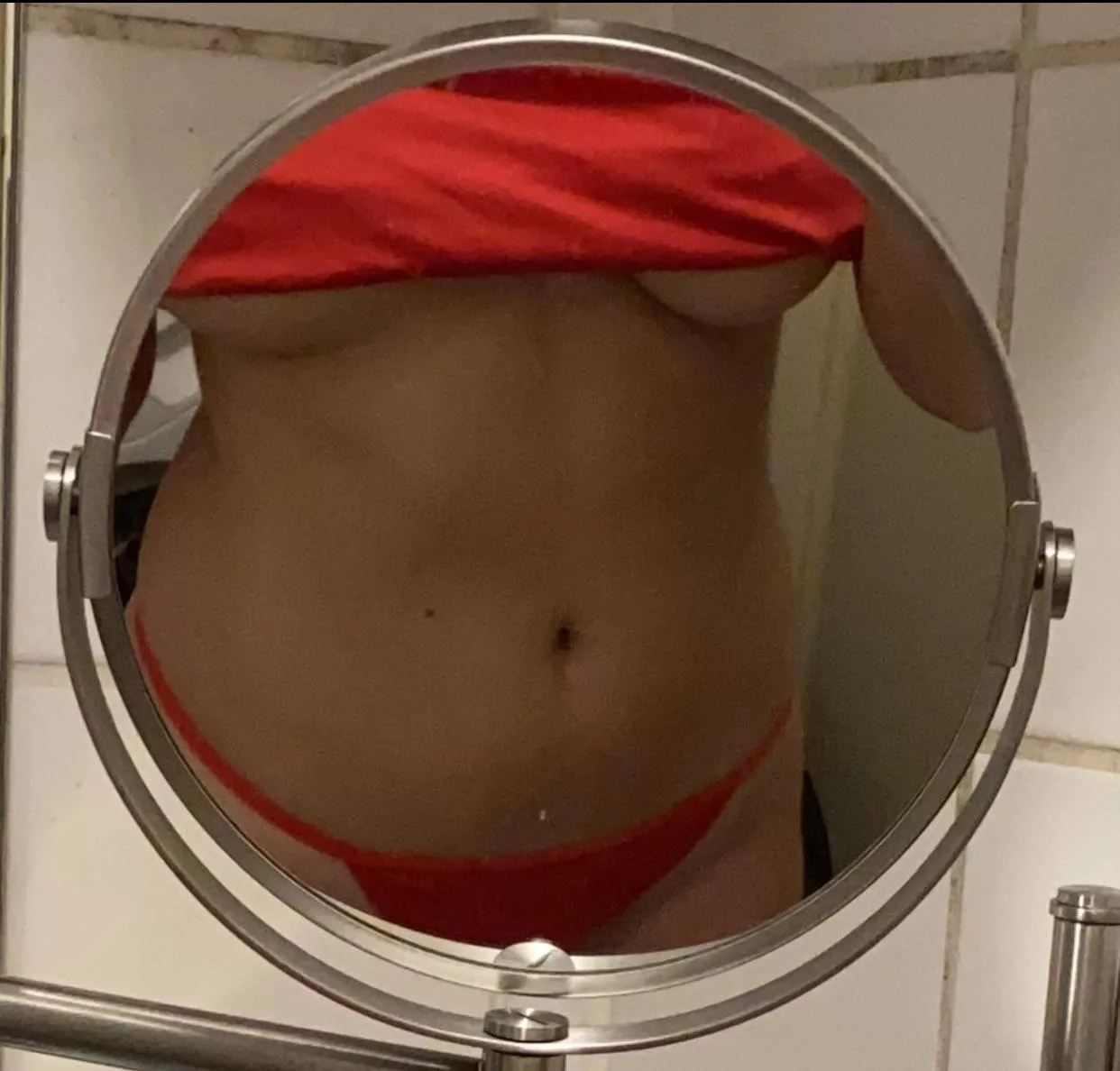 Any sneakerheads here?😋 Trying to get some new ones, anyone who could help?😉 You’ll be rewarded 🥰😘 Link in comments ❤️