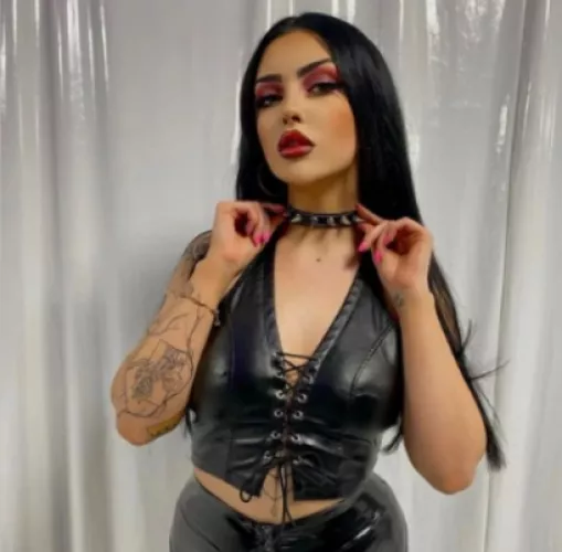 Been collared and locked up is just what you need for life... Isn't that right ❓