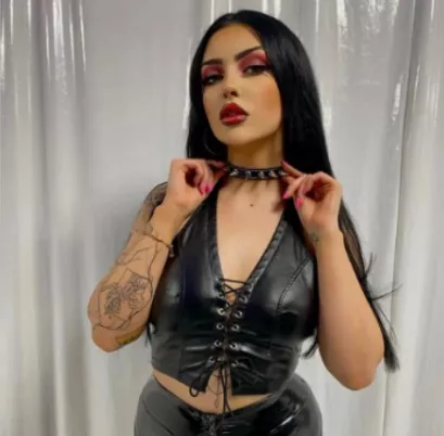 Been collared and locked up is just what you need for life... Isn't that right ❓