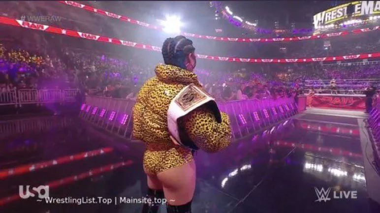 Camera man understood the assignment!